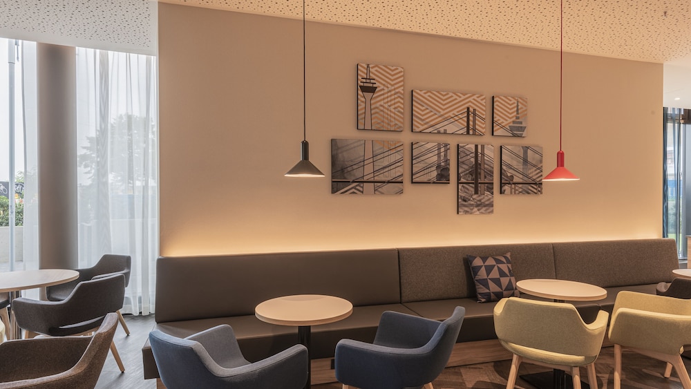 Holiday Inn Express Dusseldorf Hauptbahnhof 38/59