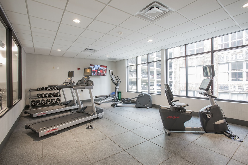HOLIDAY INN HOTEL SUITES CINCINNATI DOWNTOWN 35/56