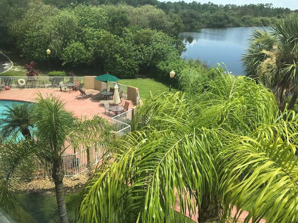 Holiday Inn Express Hotel and Suites Port Charlotte 25/34
