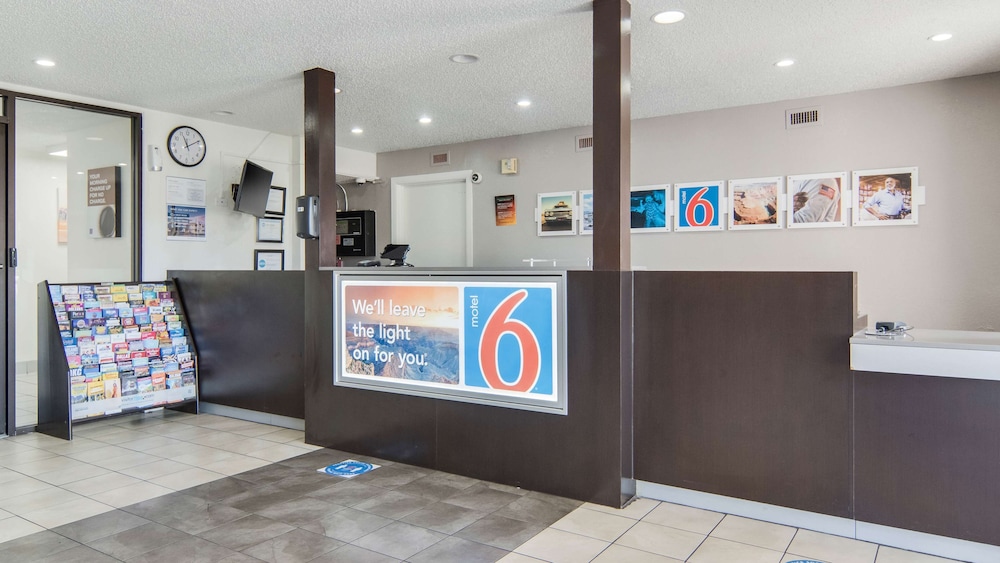 Motel6 Addison, TX - Dallas 12/56
