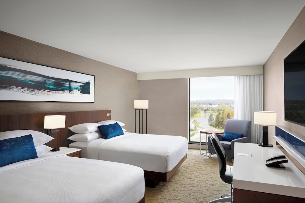 Elite, 2 Queen Beds