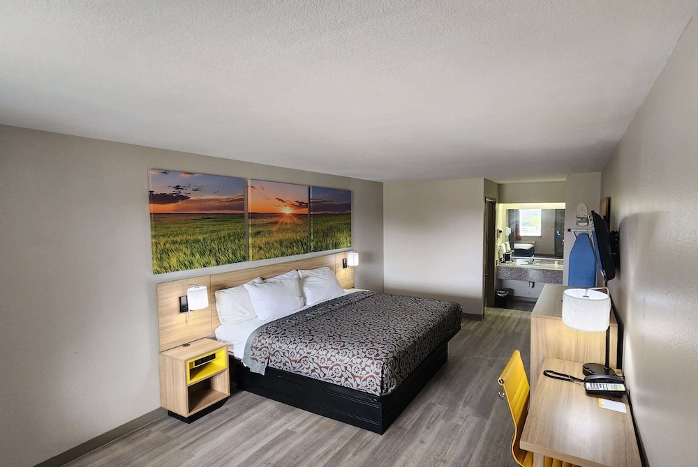 Studio, Suite, King Bed, Smoking