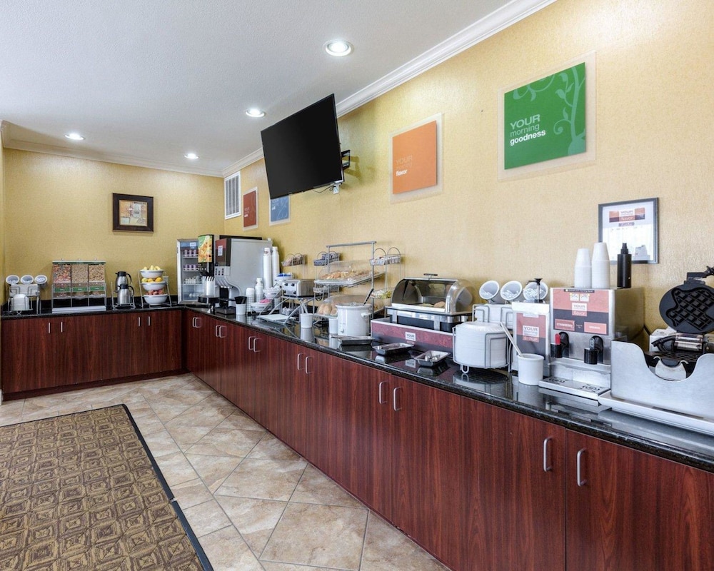 Spark By Hilton Pearland 32/37