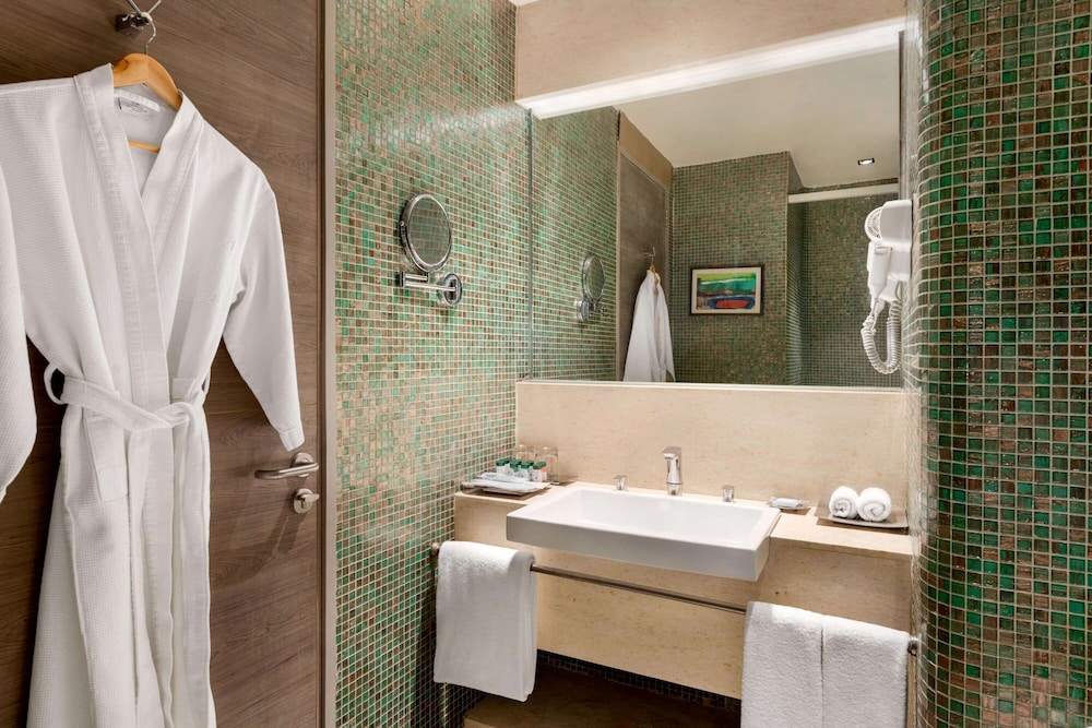 Wyndham Ahmedabad 48/50