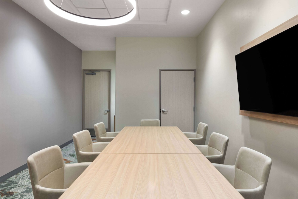 Hawthorn Extended Stay by Wyndham Kingman 24/27