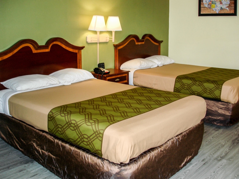 Econo Lodge Texarkana I-30 10/32