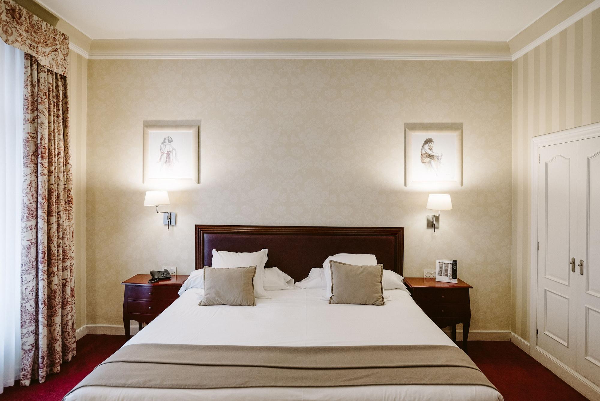 Room, Single, Double Bed