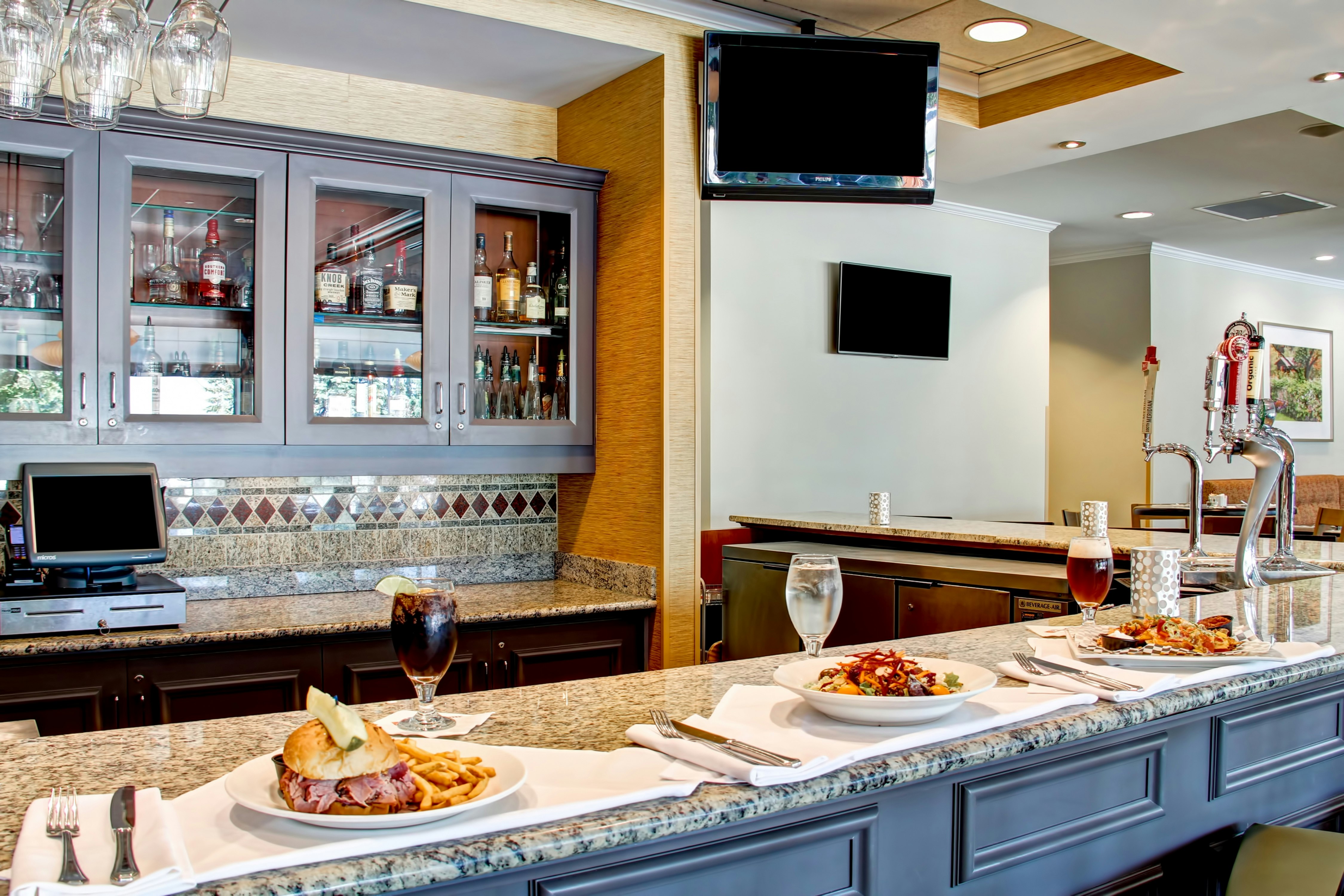 Hilton Garden Inn Ottawa Airport 64/86