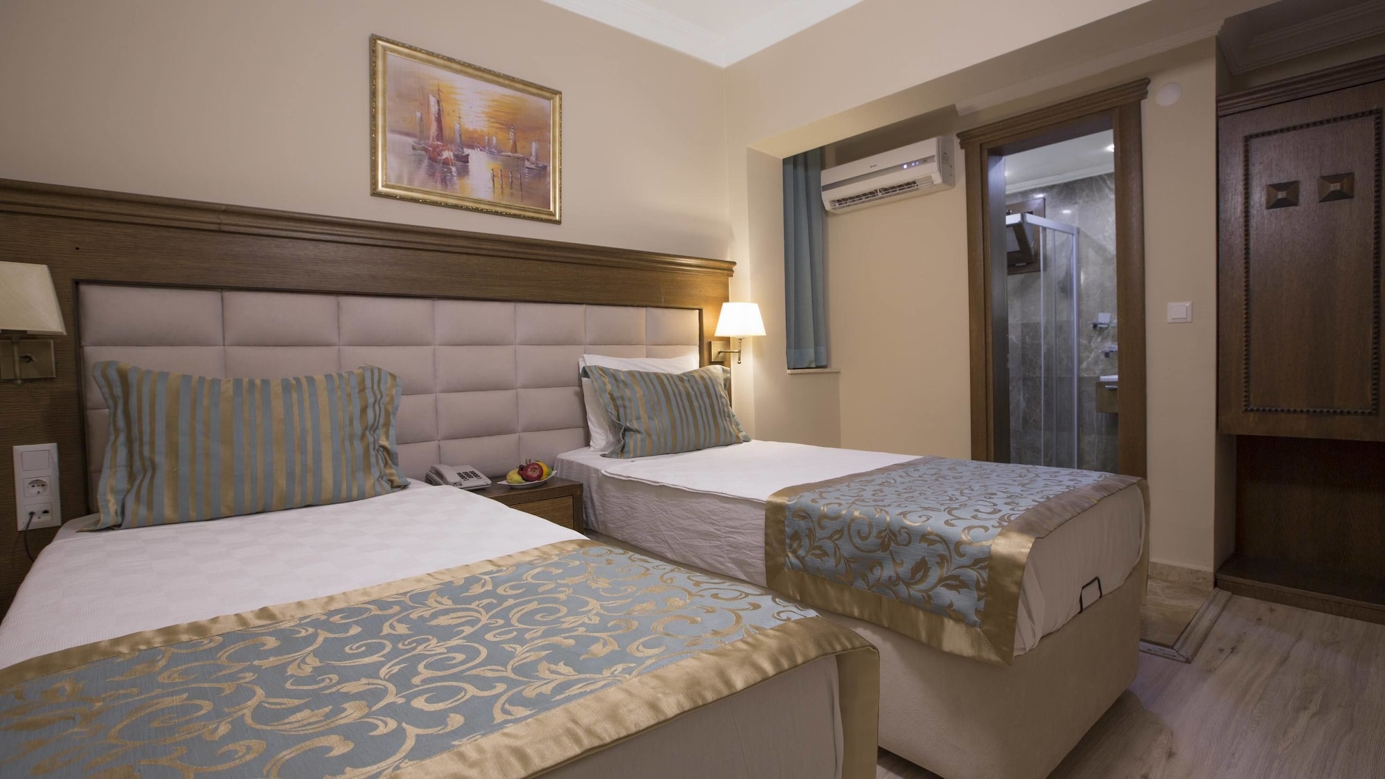 ECONOMY, TWIN BEDS