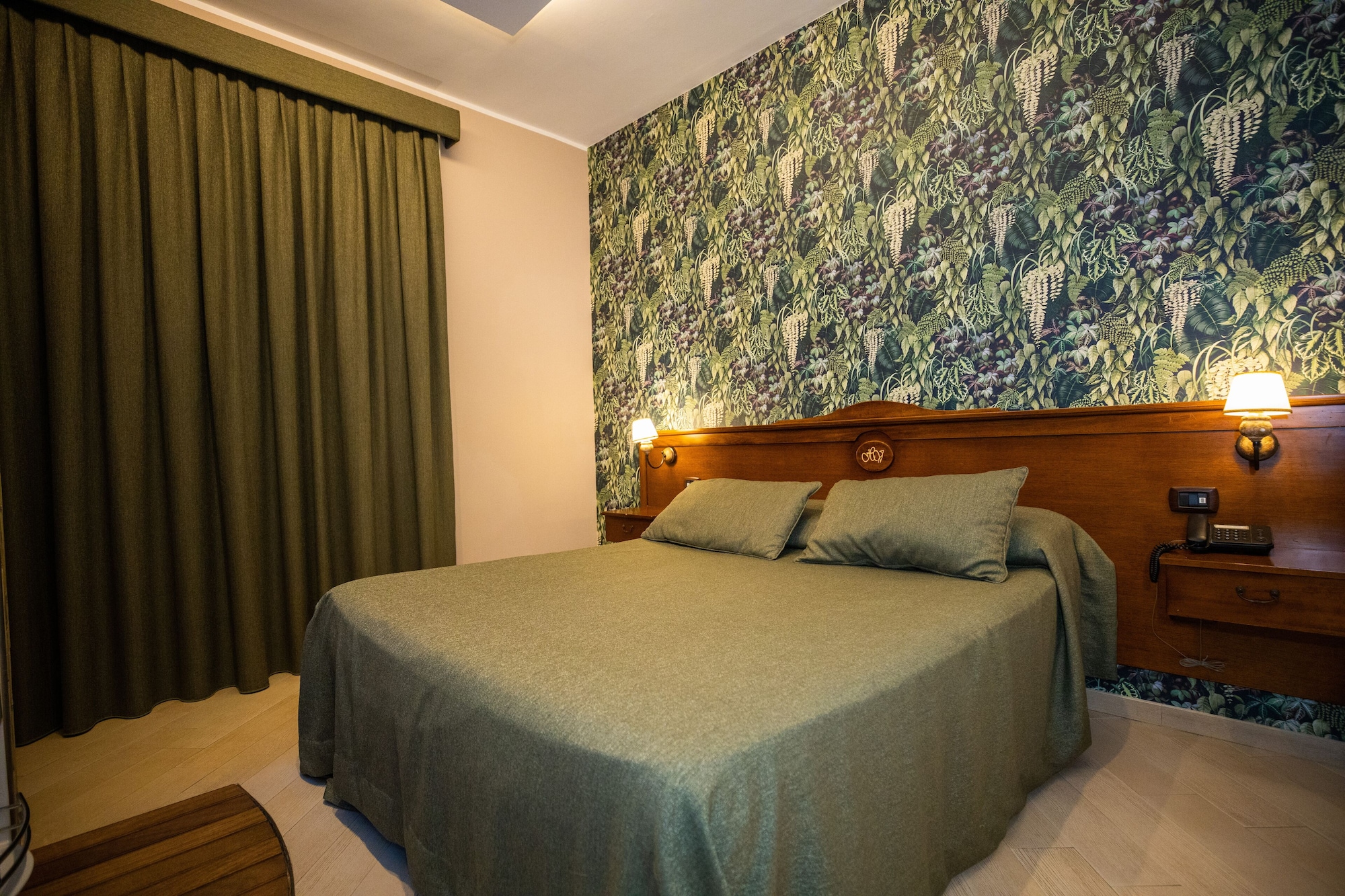 junior suite, jetted tub