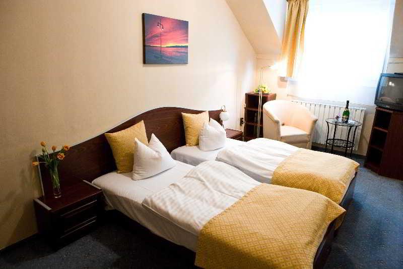 Standard, Double or Twin Bed