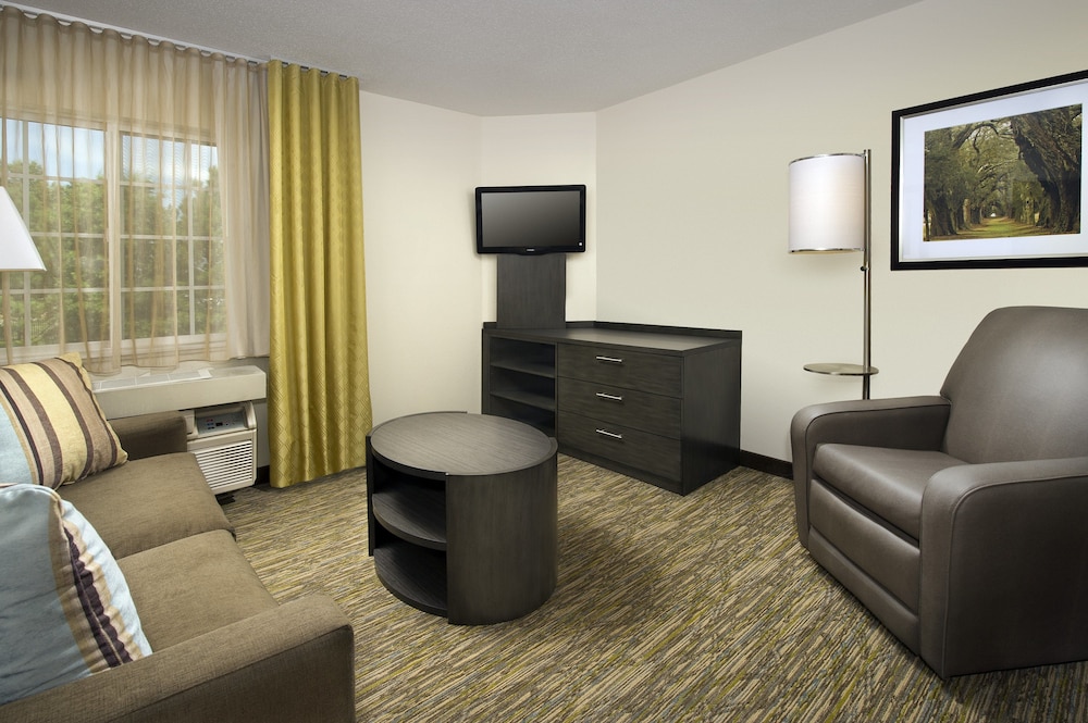 Candlewood Suites Richmond South 33/48