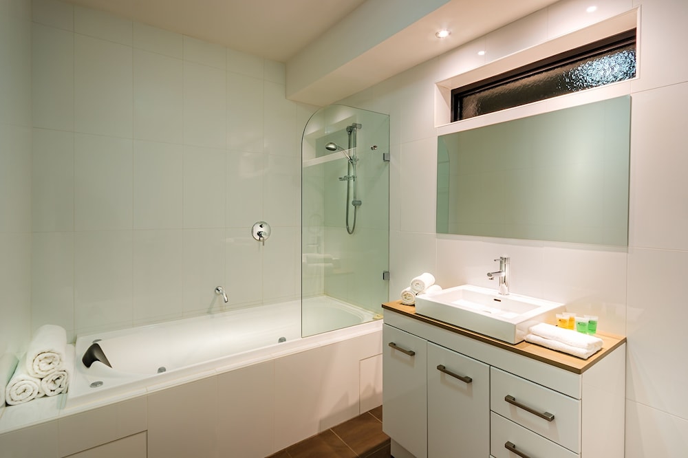 Crest On Barkly Serviced Apartments 27/28