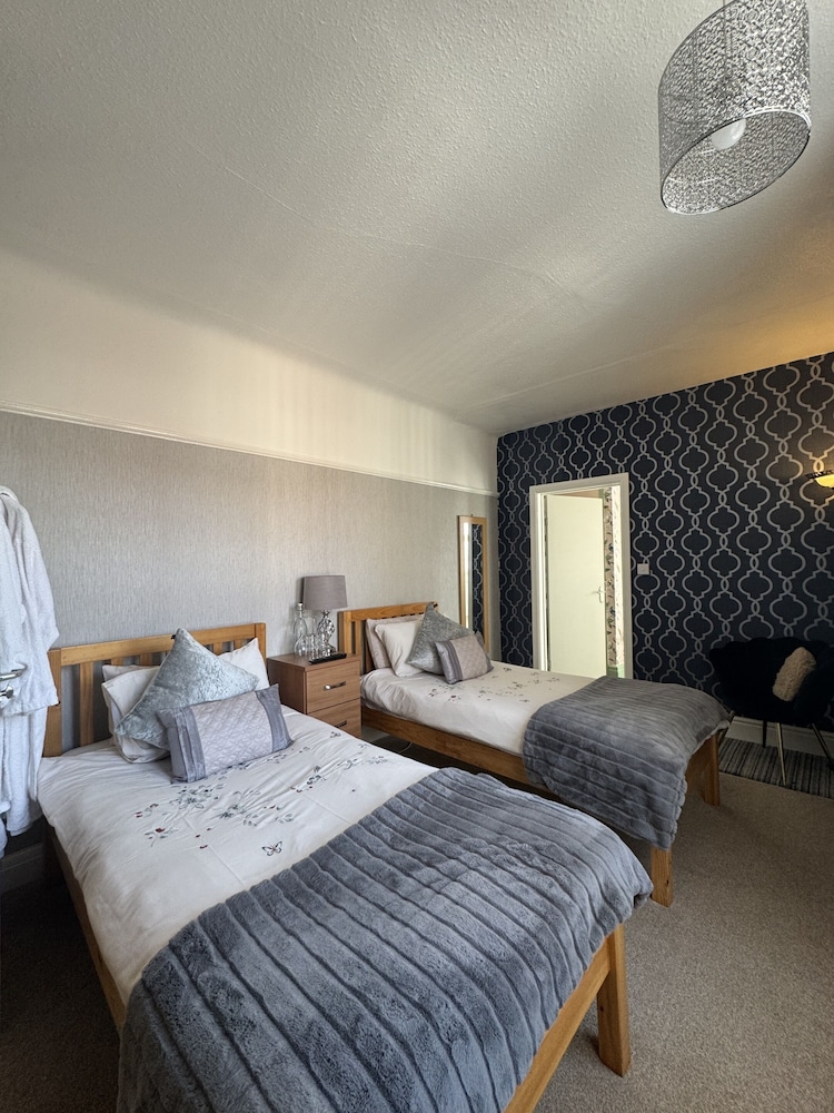 Room, Twin Beds