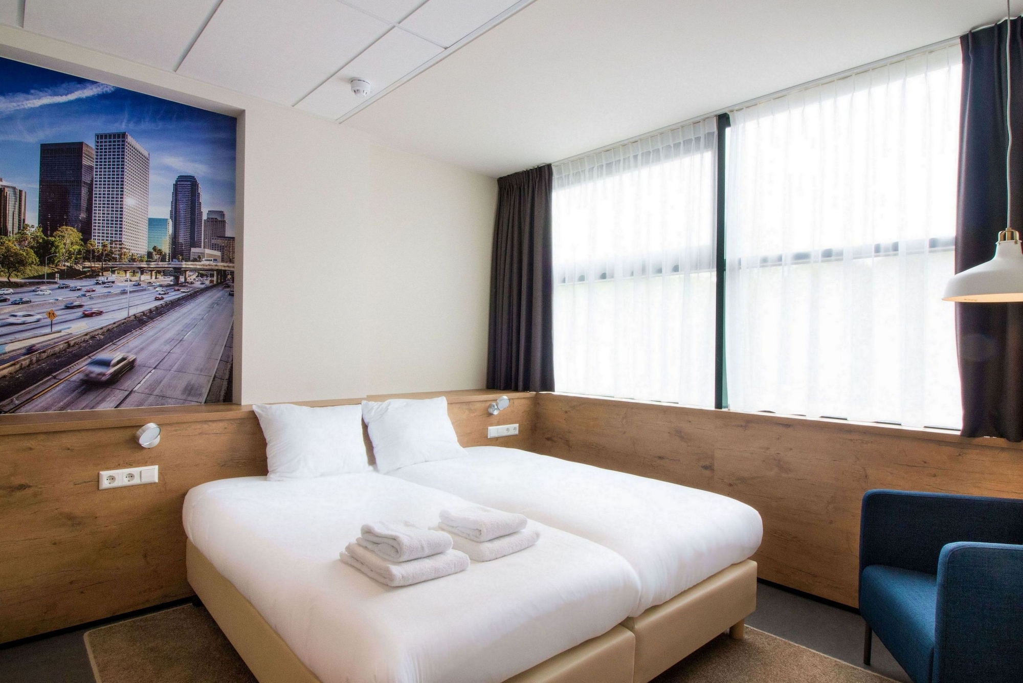 COMFORT, TWIN BEDS