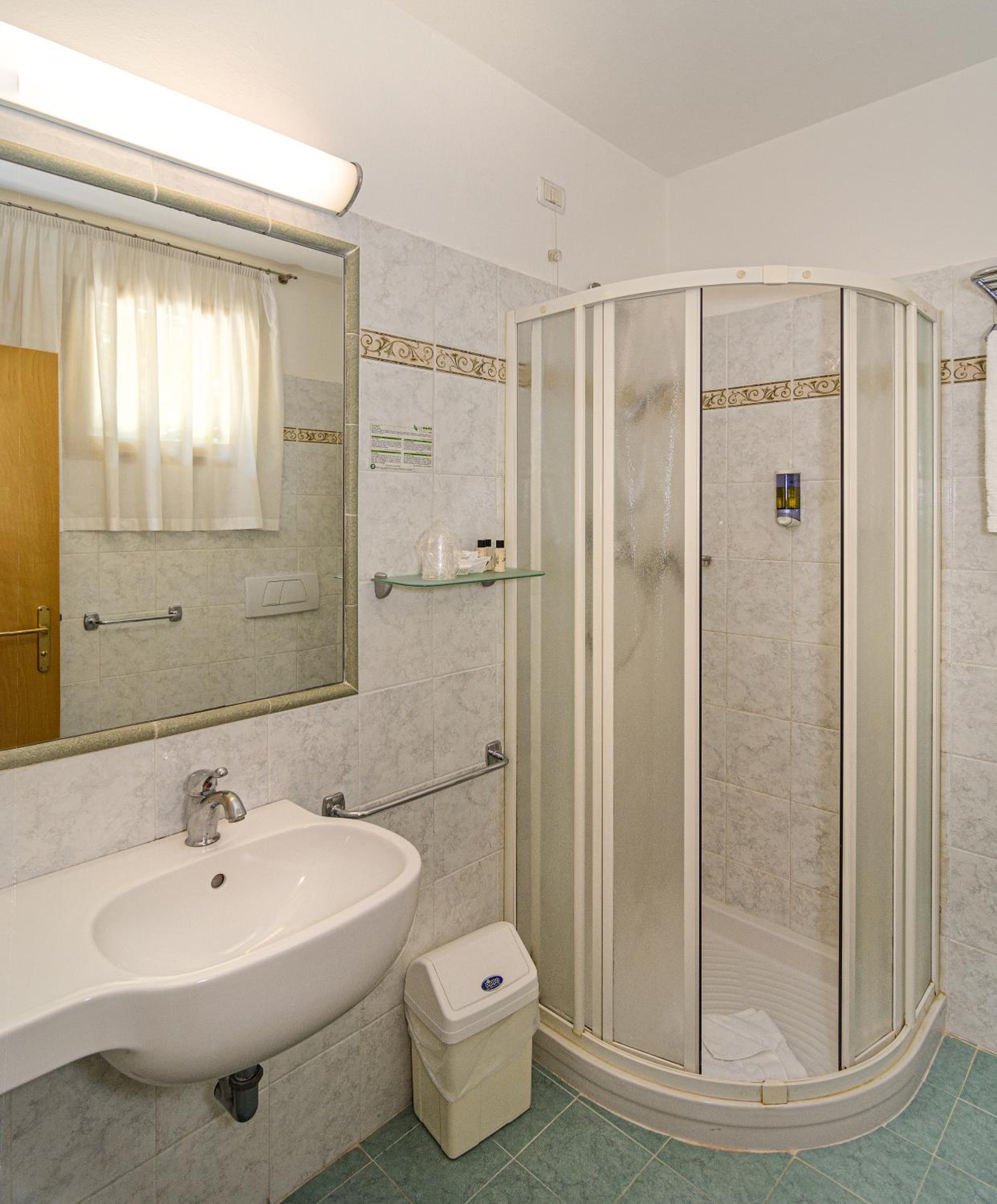Room, Triple