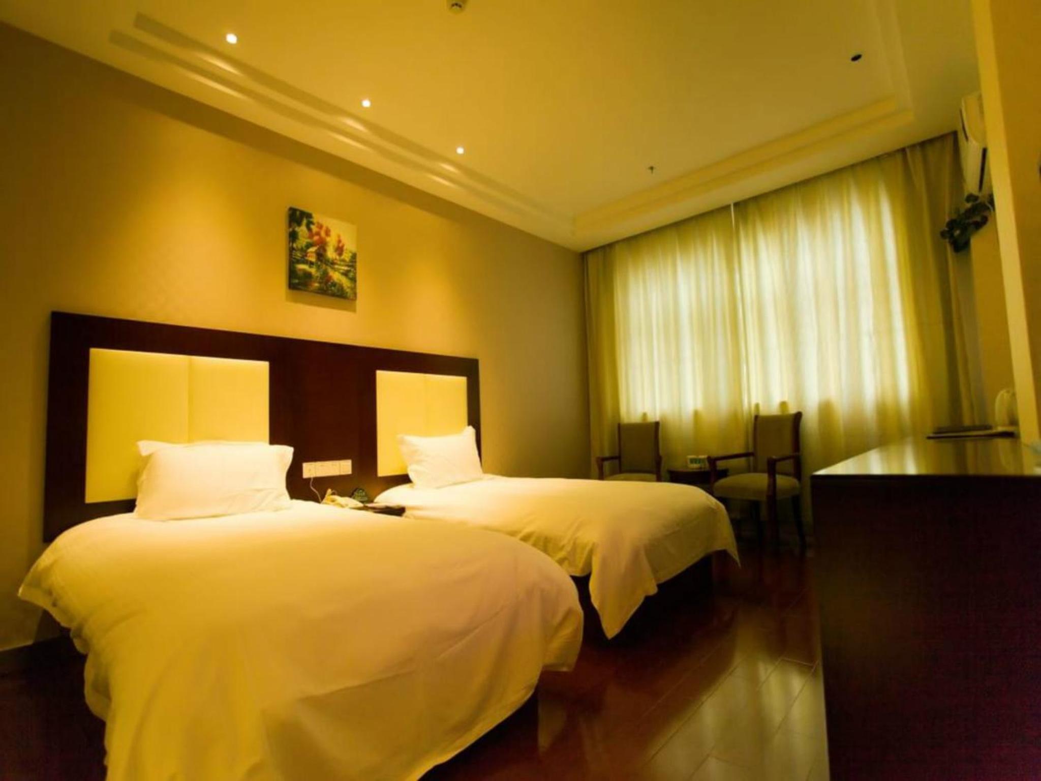 ROOM, TWIN BEDS