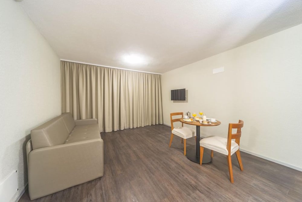 CASTELMAR HOTEL 48/76