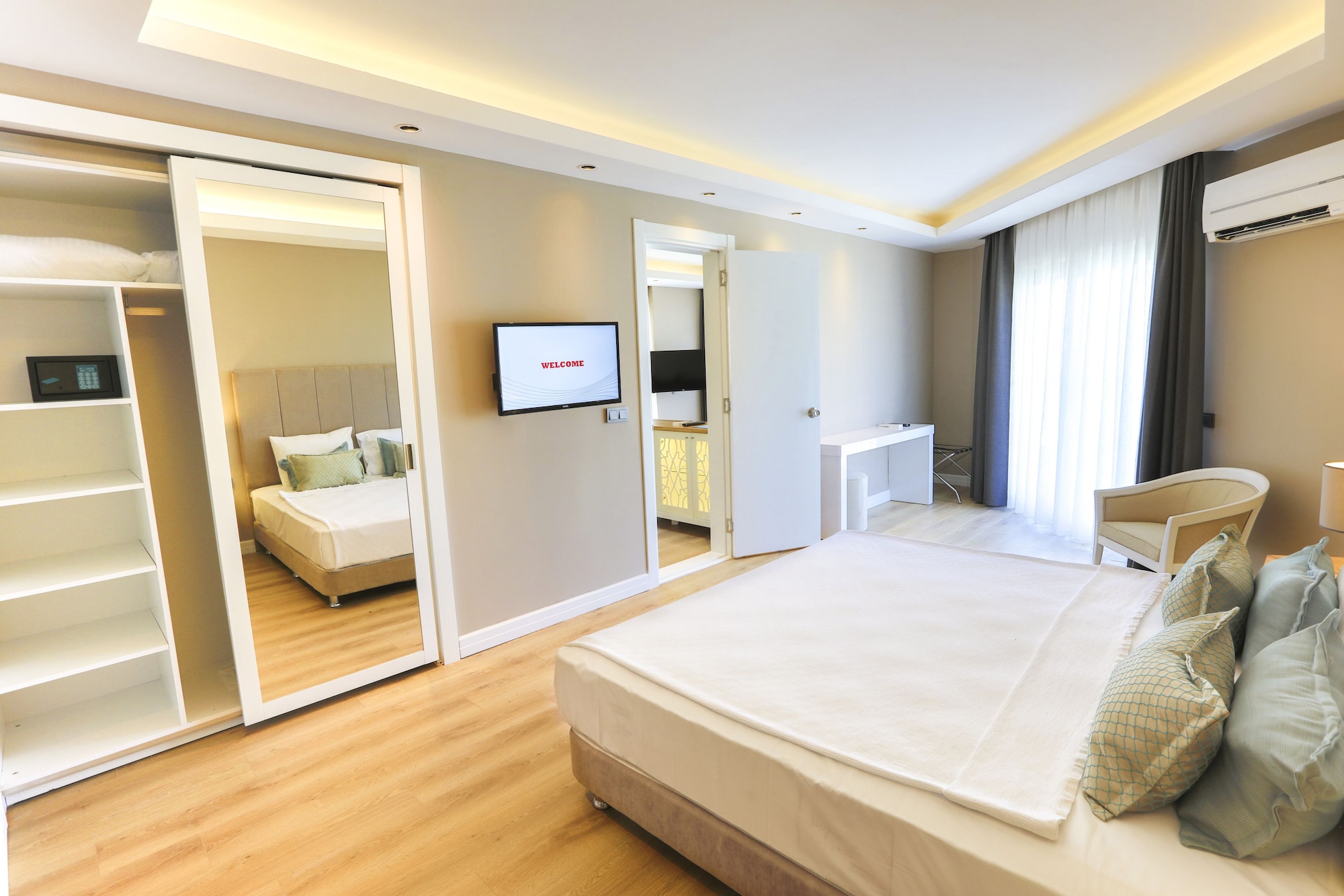 Suite, Sea View
