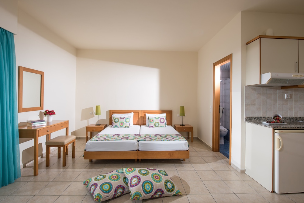 Kristalli Hotel 8/40
