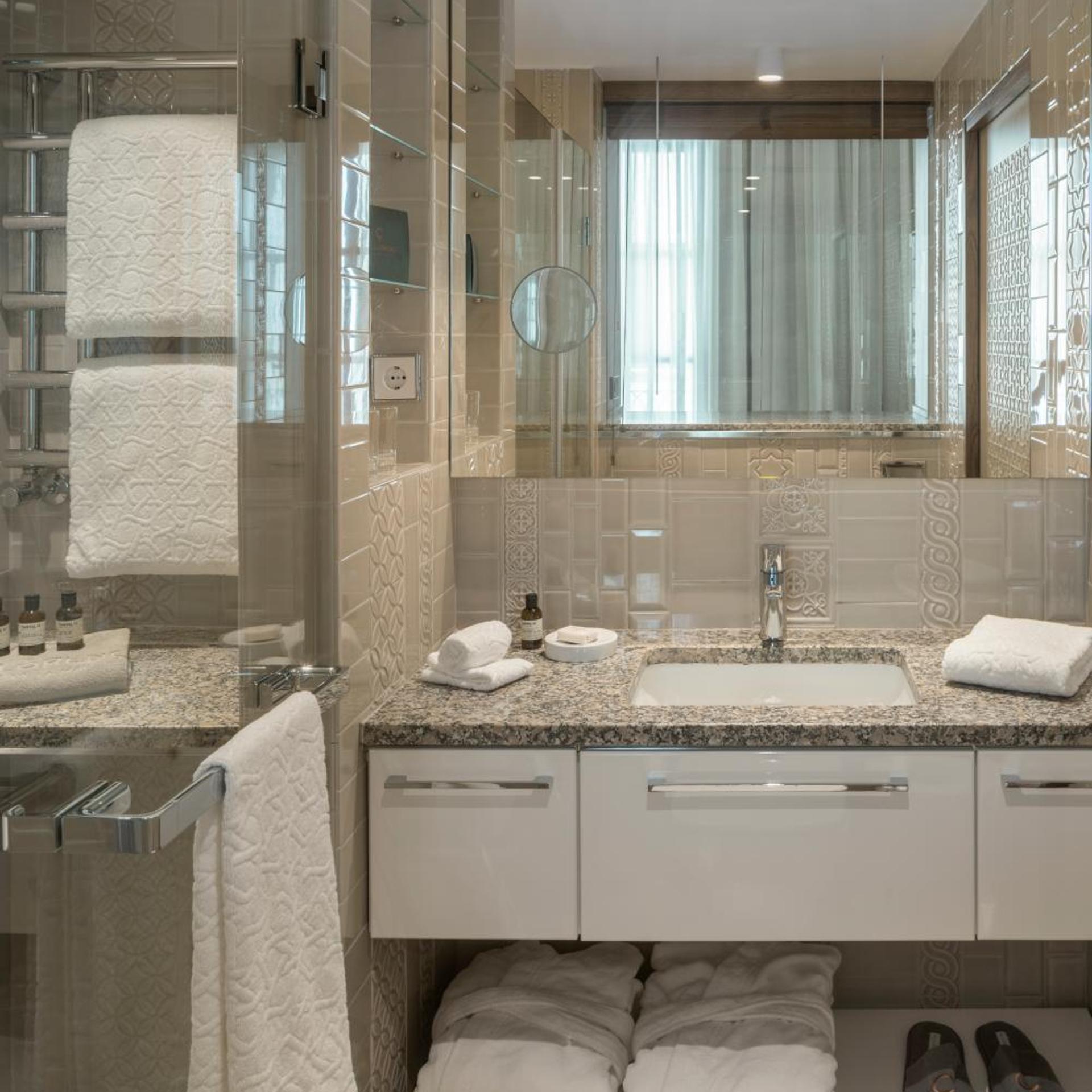 Signature, Double Bed, Lateral Side Sea View، El Llorenc Parc De La Mar - Adults Only 5/6