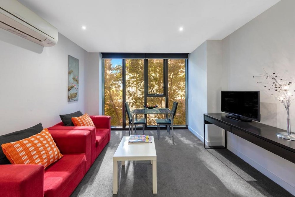 Aura On Flinders Serviced Apartment 44/78