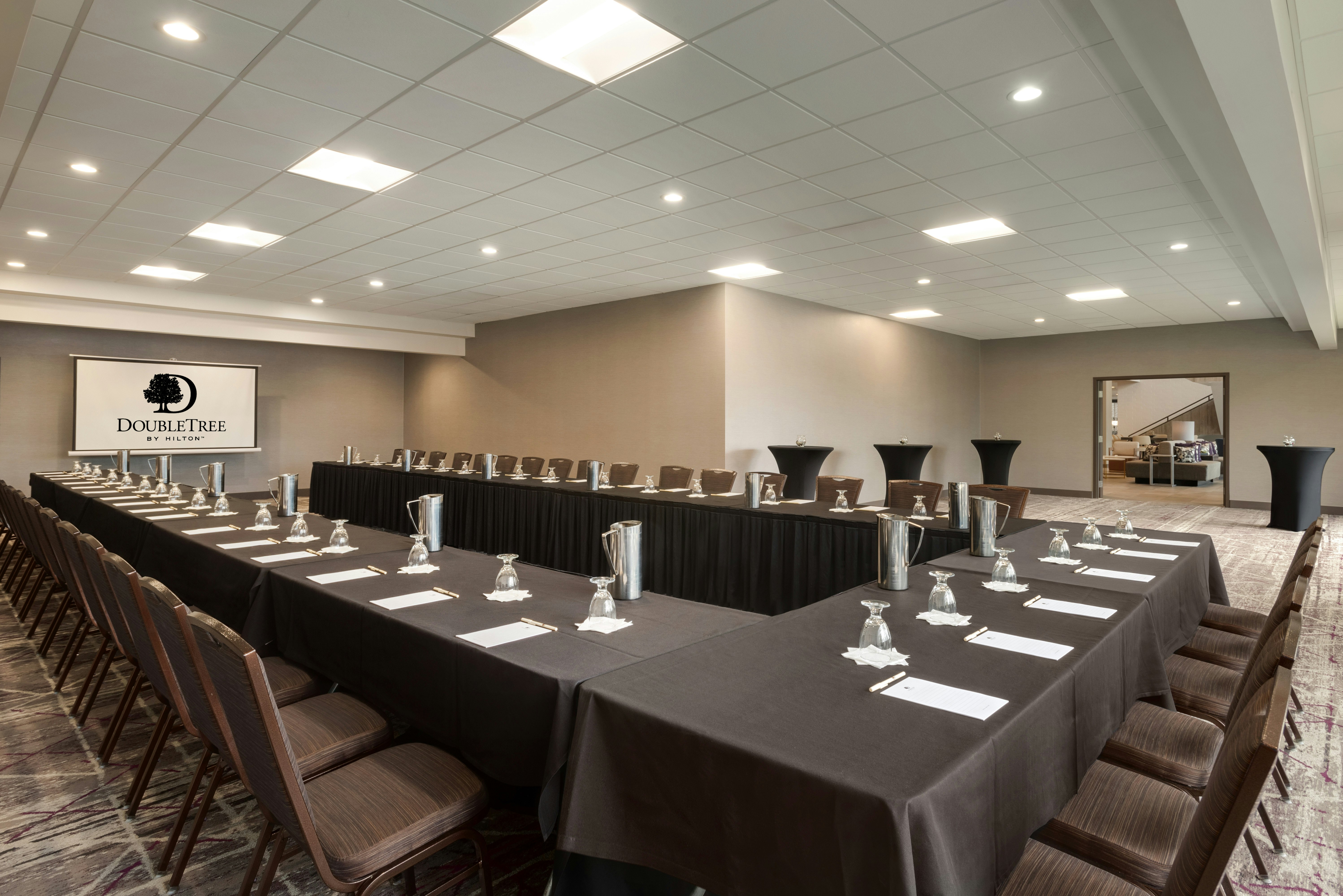 Doubletree By Hilton St Paul East 47/59