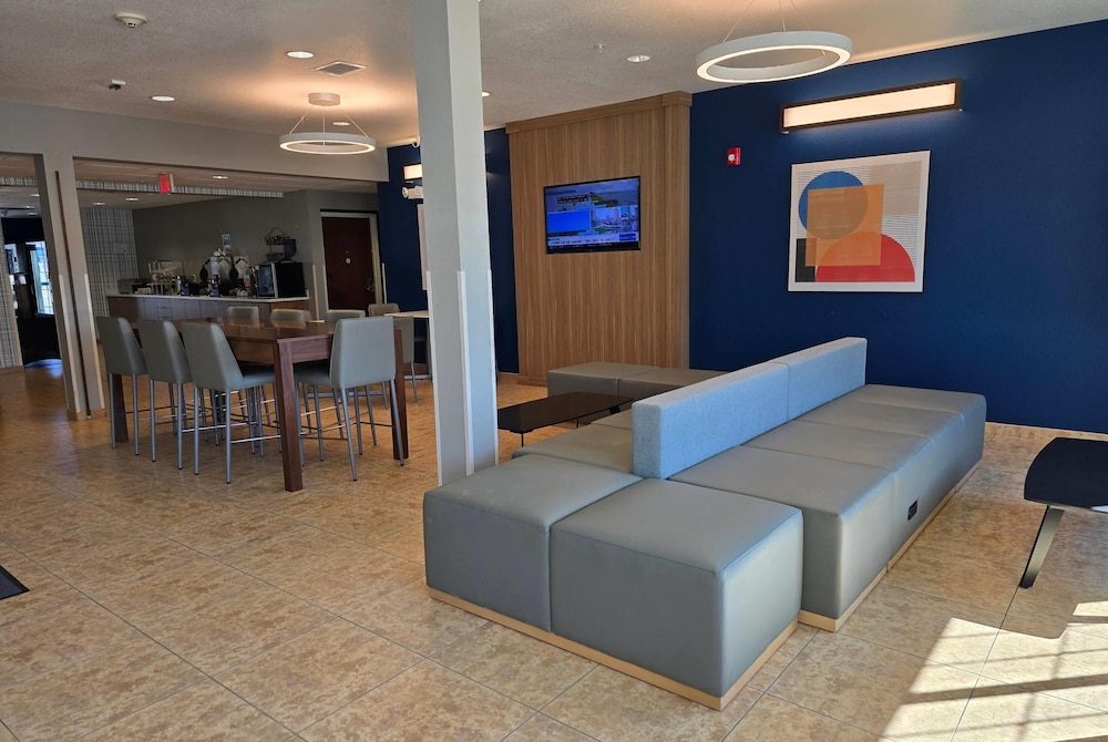 Microtel Inn Council Bluffs 33/50
