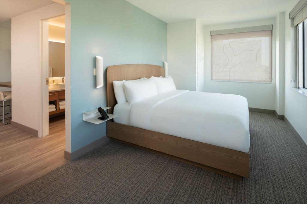 Guest Room, Executive, Suite, King Bed, Sofa