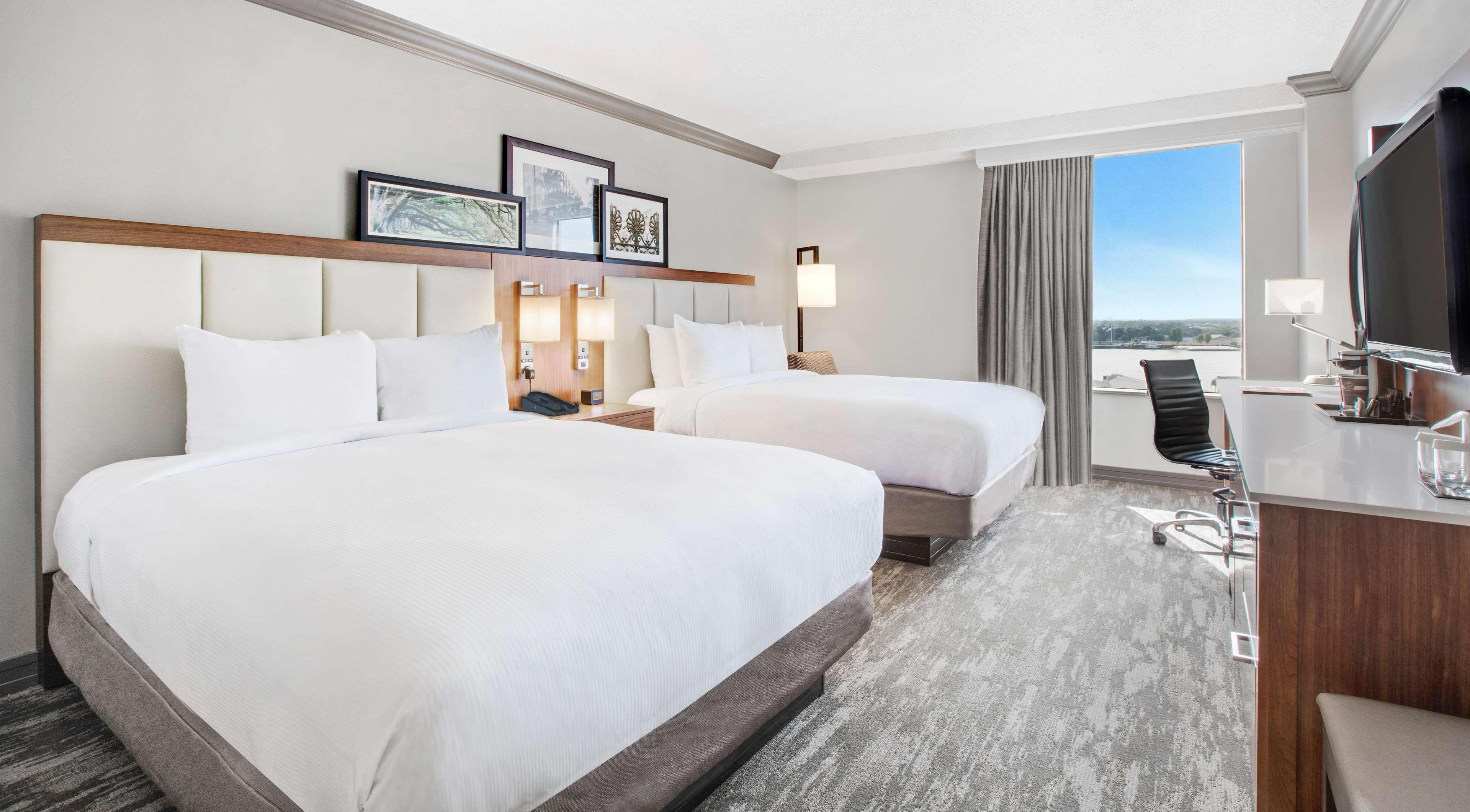 ROOM, 2 QUEEN BEDS, CITY OR RIVER VIEW