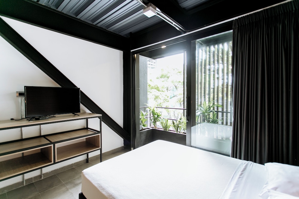1 BEDROOM, APARTMENT, CITY VIEW
