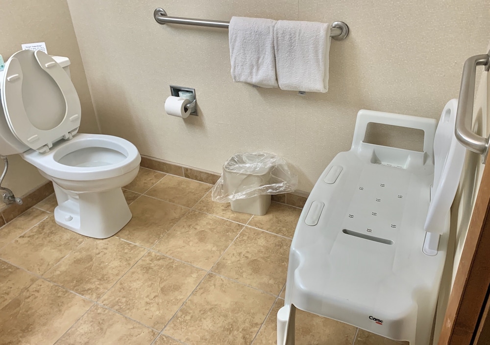Quality Inn Macomb Near University Area 13/38