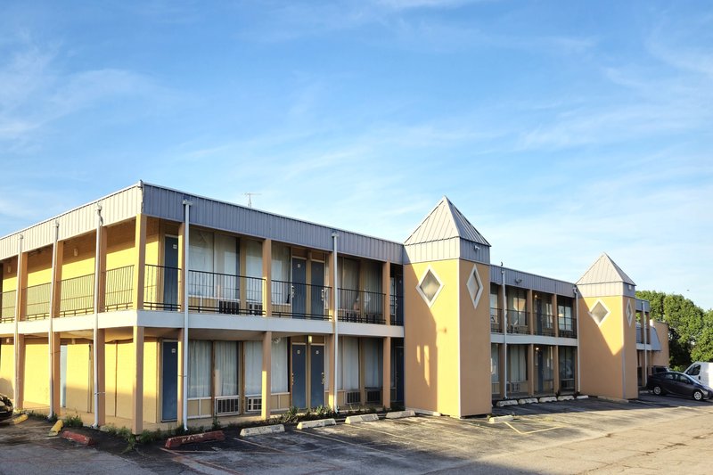 Castle Inn & Suites by OYO Lawton 20/20