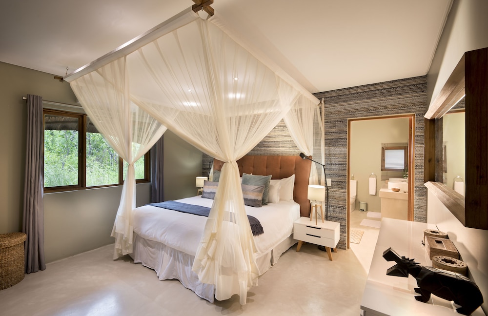 Mhondoro Game Lodge 12/50
