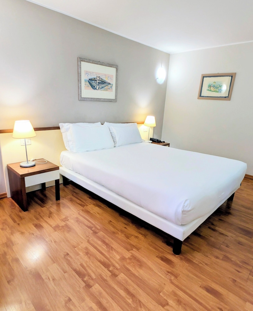 Room, Single, Double Bed