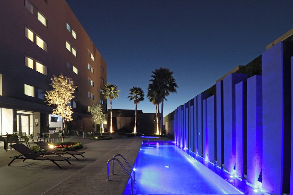 Holiday Inn Express Suites Hermosillo 5/50