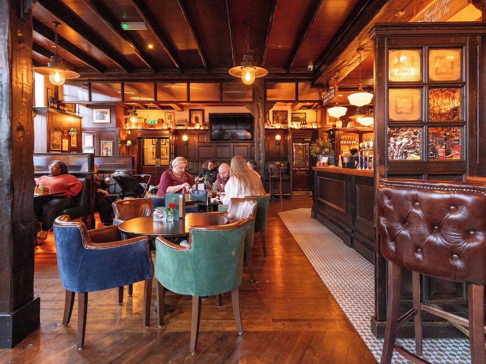 The Royal Oak 40/50