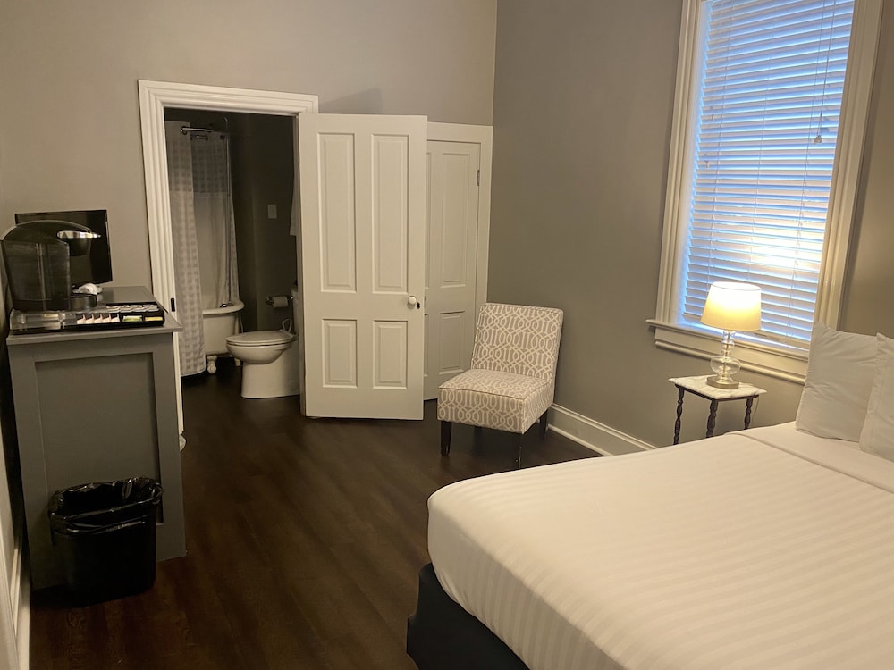 Captain Wohlt Inn Bed Breakfast 5/76