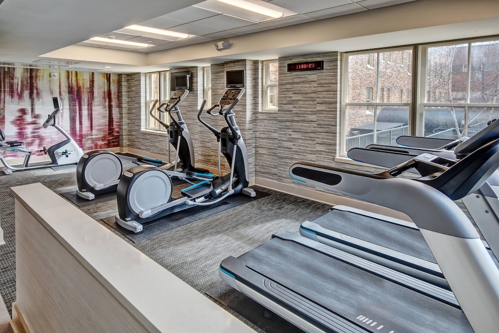 Courtyard by Marriott Kansas City Country Club Plaza 17/38