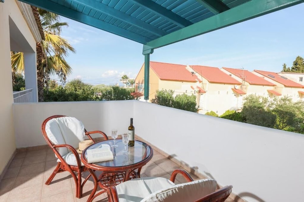 THREE STARS BEACH HOTEL 59/60
