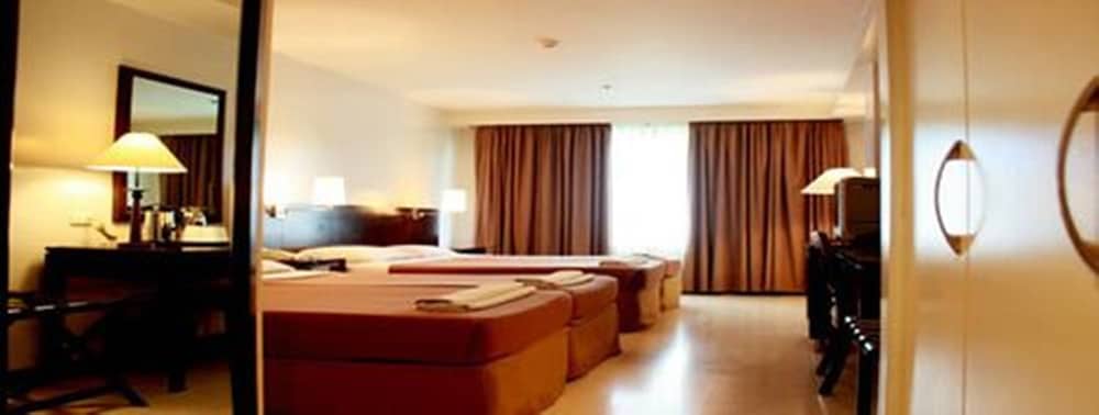 Hotel Supreme Convention Plaza 13/36