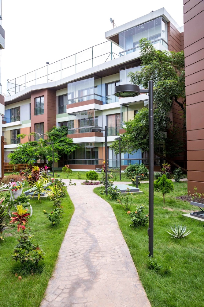 Pls Apartments - Cantonments 42/50