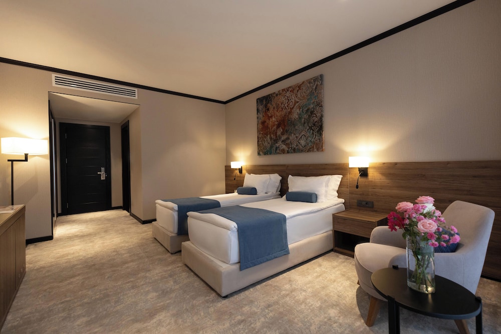 Shabran Wellbeing Resort 28/74