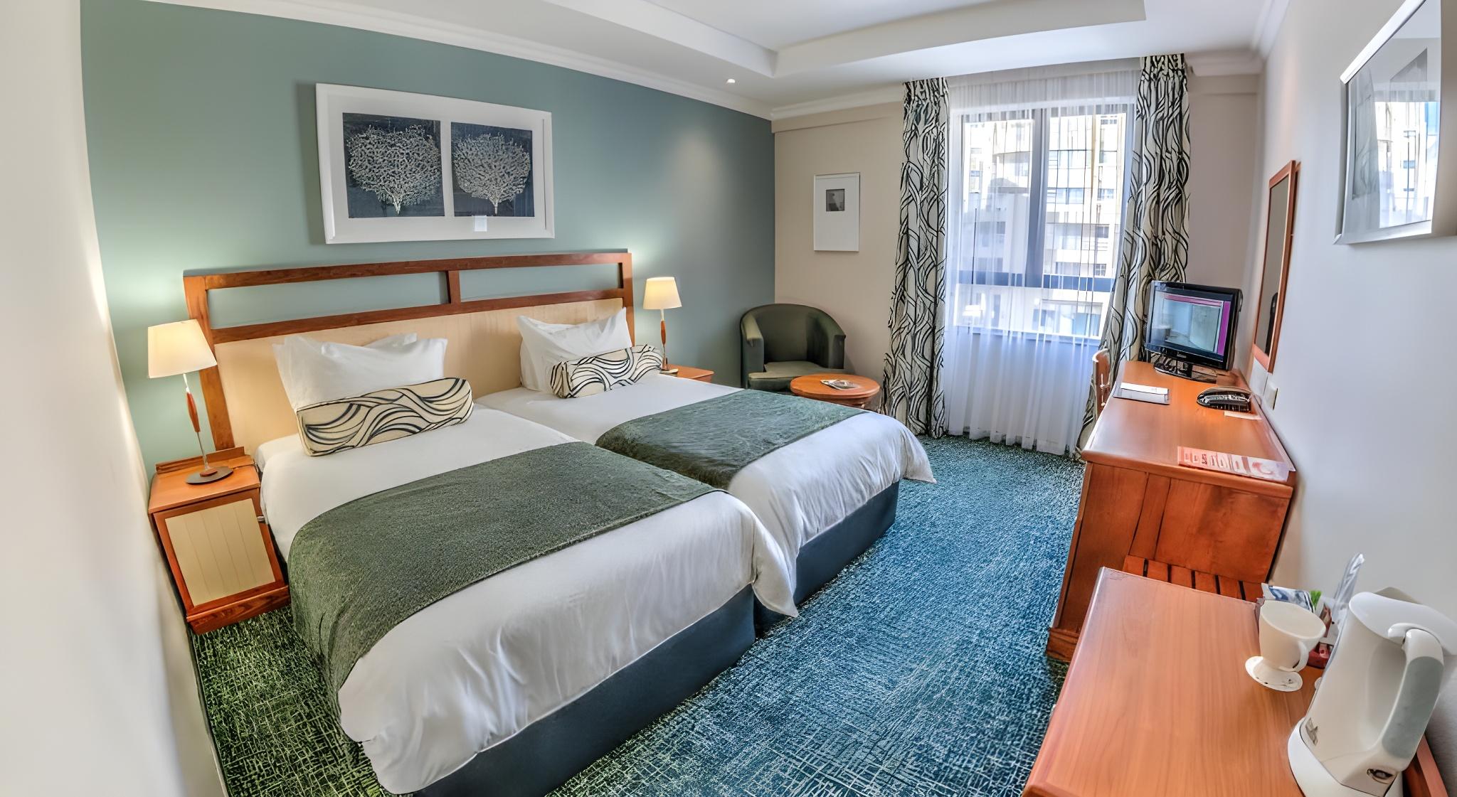 Room, Twin Beds, Smoking