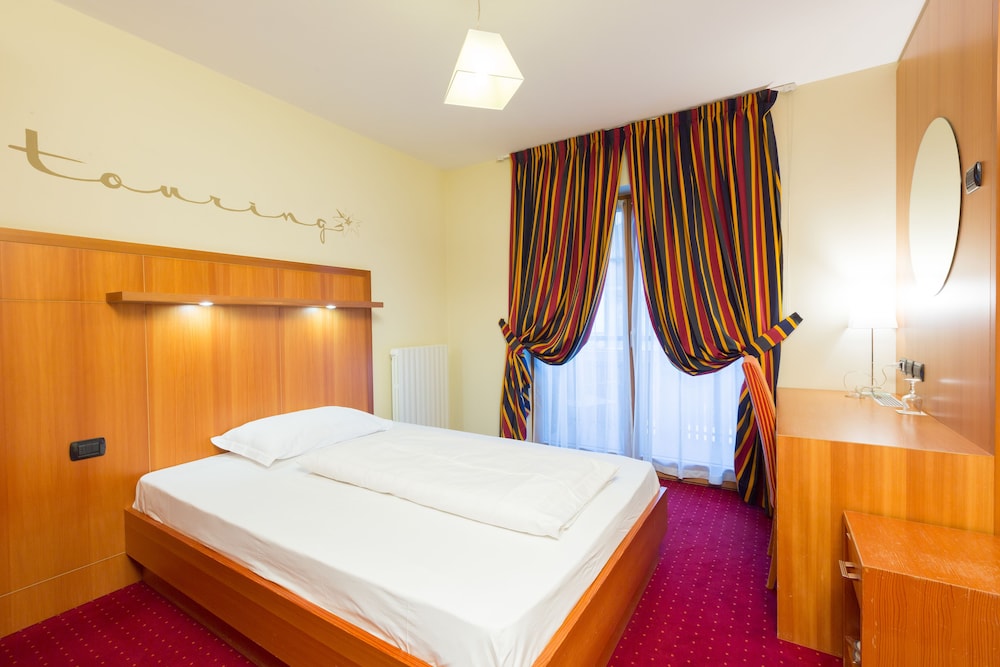 Hotel Touring 26/77