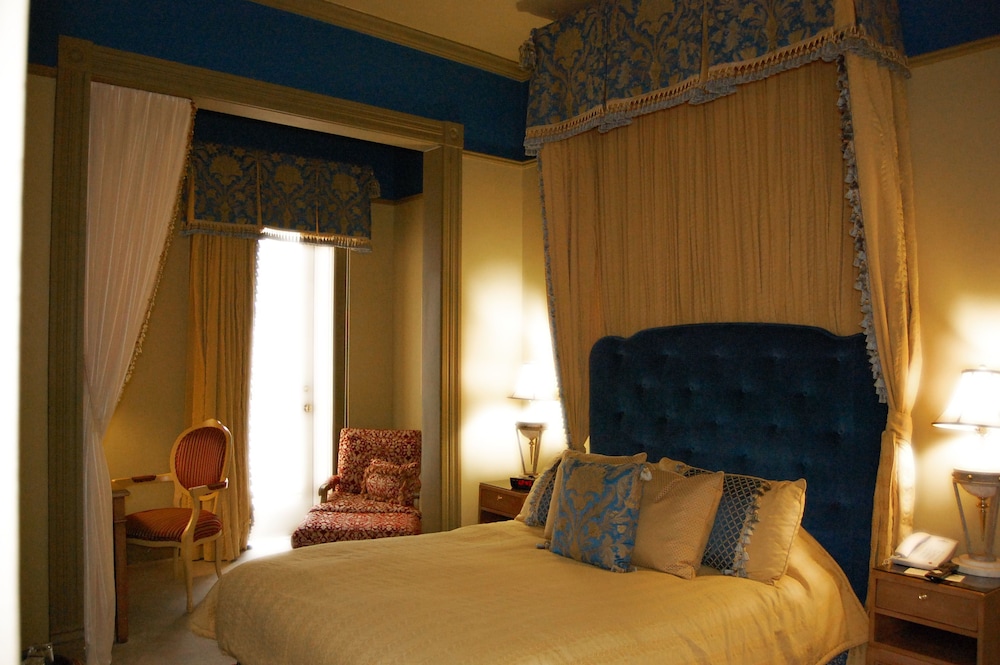 The Fairmount Hotel 24/55