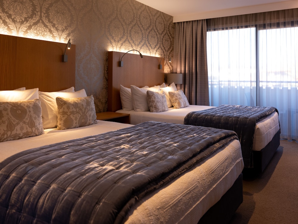 Deluxe, 2 Queen Beds, Porters Boutique Hotel 2/5