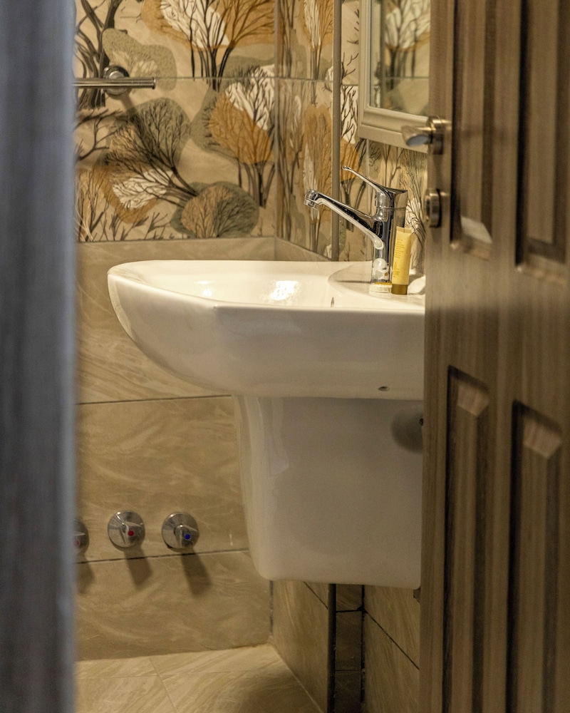 Salmiya Grand Hotel 49/67