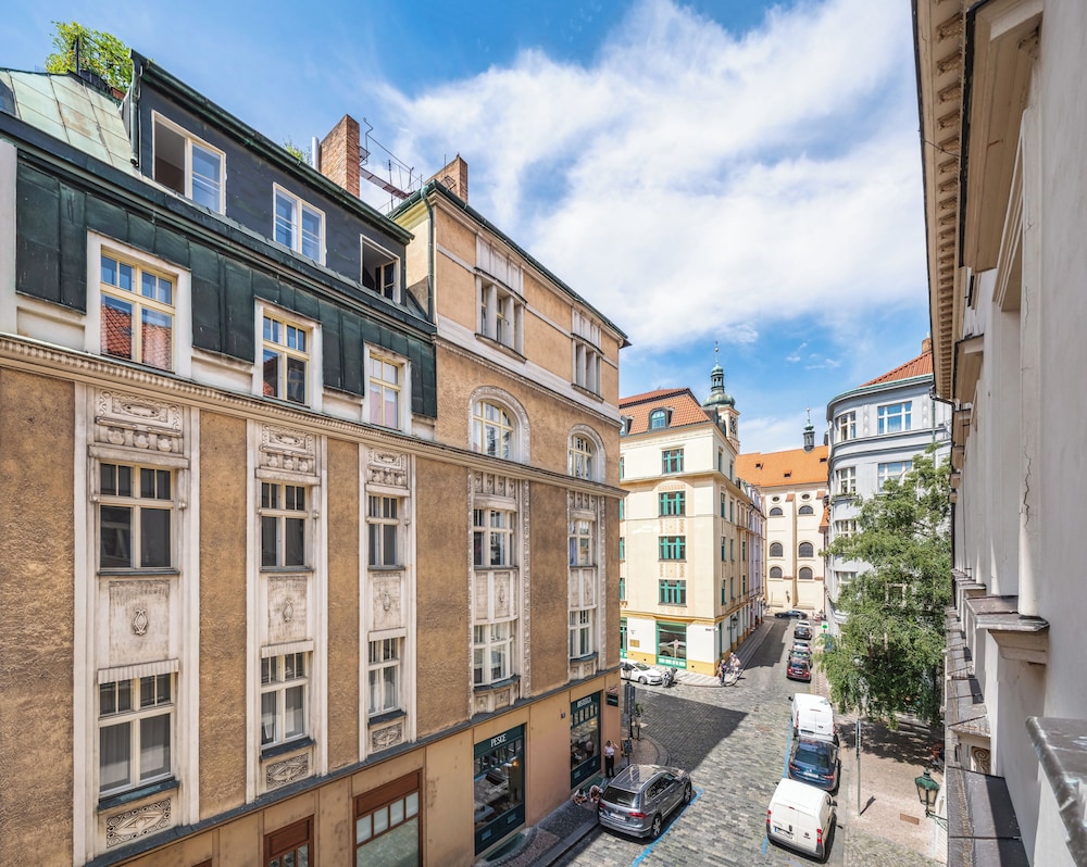 Golden Angel Suites by Adrez Living 4/62