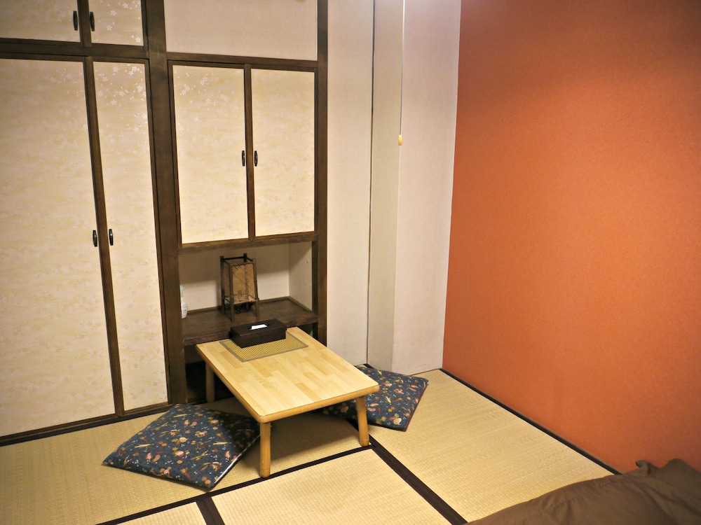 J-Hoppers Hiroshima Guesthouse 32/50